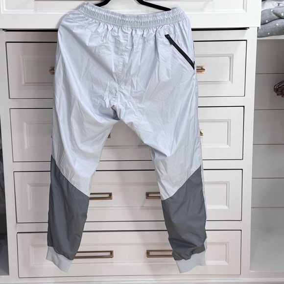 Nike Sportswear Windrunner Jogger Pants Mens Medium Sweatpants light Gray - Picture 8 of 9